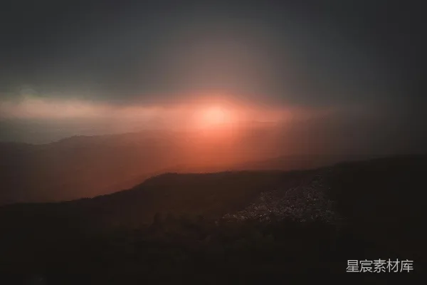 高清摄影 夕阳下的山影