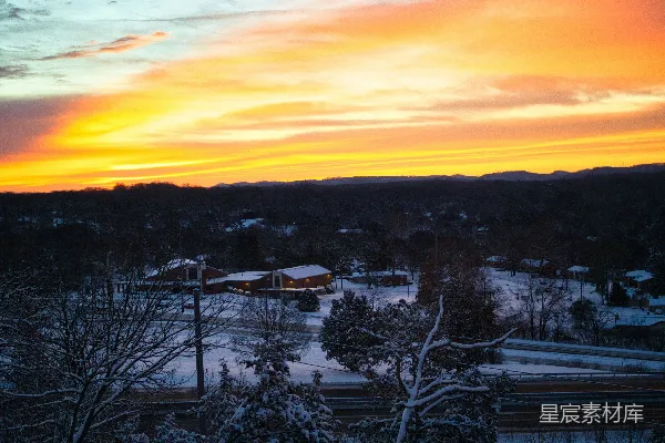 高清摄影 夕阳西下在一片雪城之上
