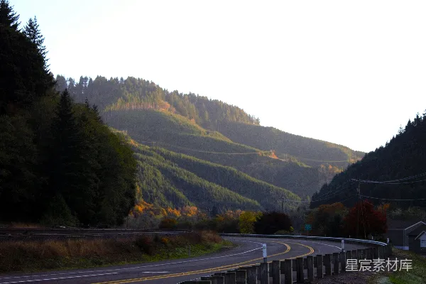 高清摄影 山间的一条道路