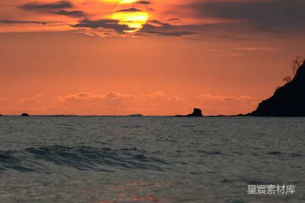 高清摄影 夕阳下的海水