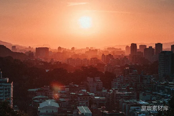高清摄影 高楼林立的城市在日落时分