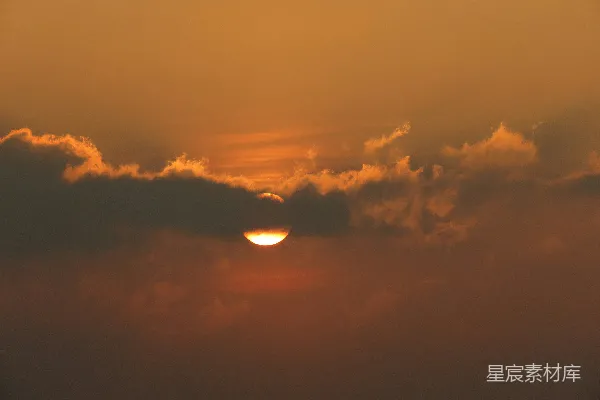 高清摄影 夕阳被云层遮盖
