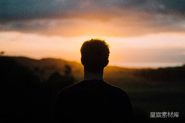 高清摄影 夕阳下男子的剪影