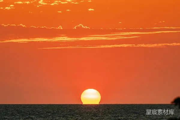 高清摄影 夕阳下的水域