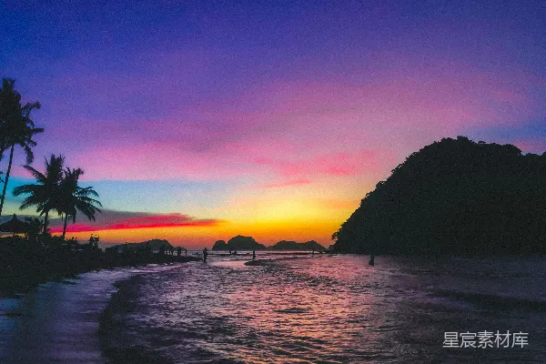 高清摄影 傍晚海滩上的人影轮廓