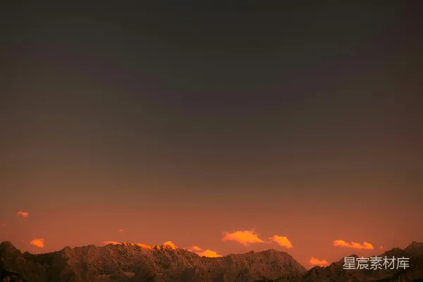 高清摄影 夕阳下的山影