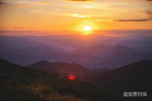 高清摄影 夕阳下的山影