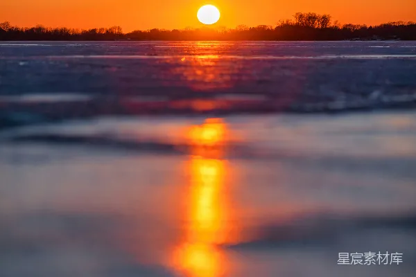 高清摄影 夕阳下的水域