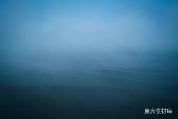 高清摄影 一幅模糊的水面照片