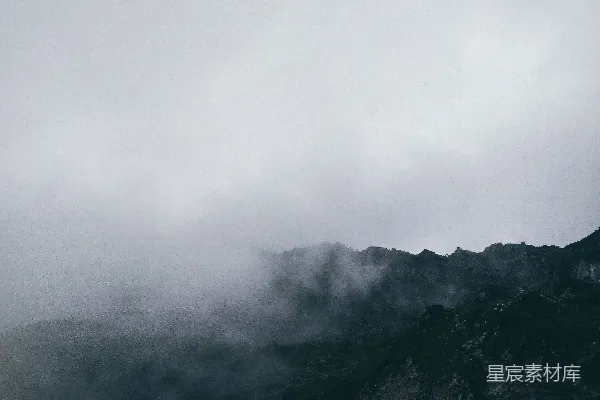 高清摄影 云下之山