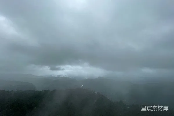 高清摄影 一片模糊的云雾缭绕的天空