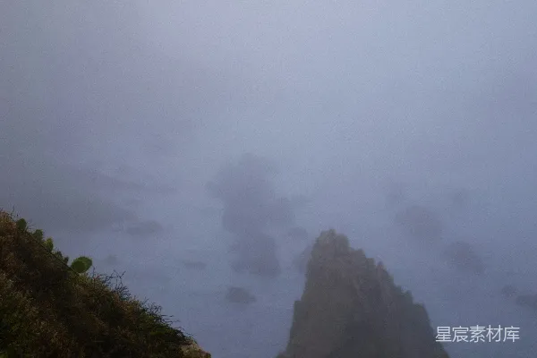 高清摄影 海岸上的一天迷雾弥漫