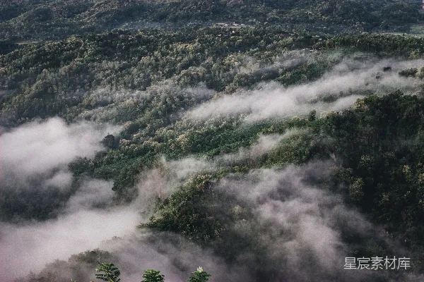 高清摄影 云雾覆盖的山峦