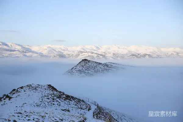 高清摄影 白天覆雪的山脉