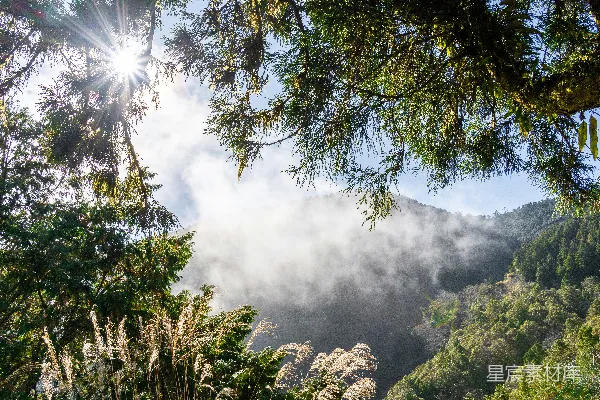 高清摄影 山间阳光穿透云层