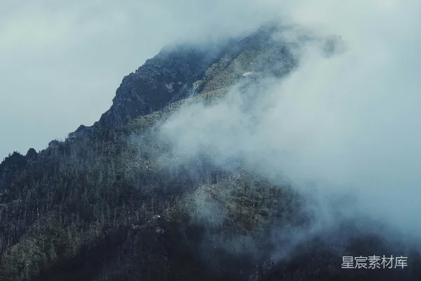 高清摄影 云中的山峰