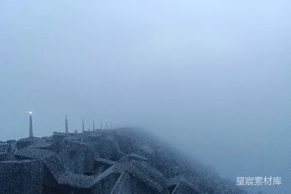高清摄影 山顶上的雾天