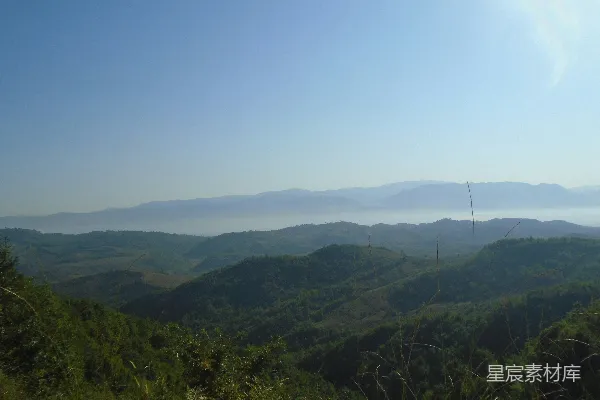 高清摄影 蓝天下的绿山峦