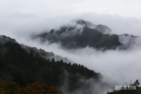 高清摄影 山被白云覆盖
