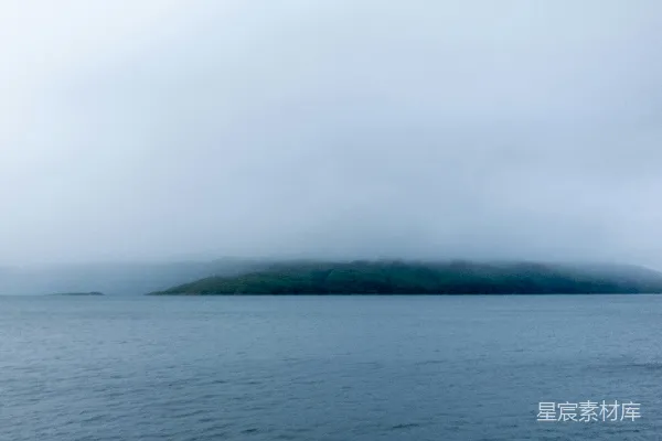 高清摄影 山间白天的宁静水域
