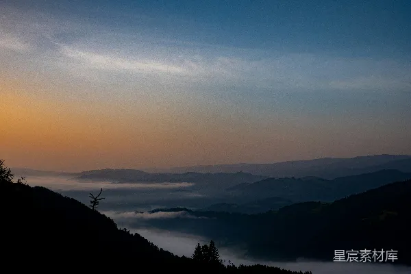 高清摄影 山间的航拍照片