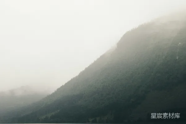 高清摄影 山间白天的水域