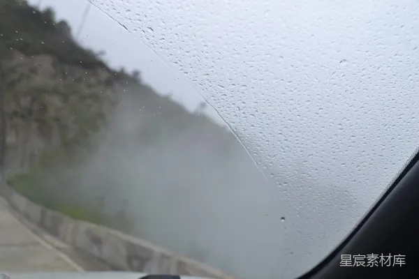 高清摄影 车内车窗外的一条道路景色