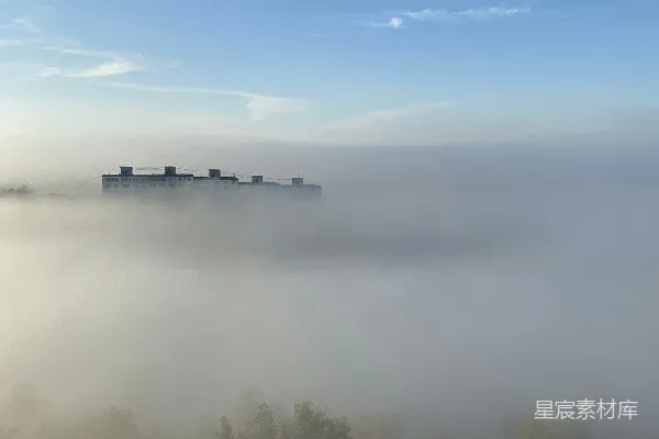 高清摄影 一幅远处有一座建筑的朦胧风景。