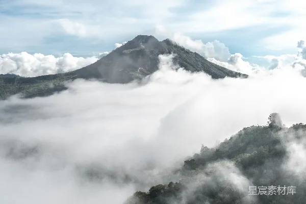 高清摄影 白天绿山白云间