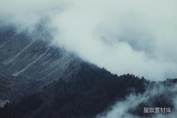 高清摄影 云中的山峰