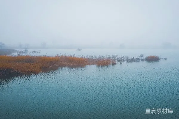 高清摄影 雾天里的水域