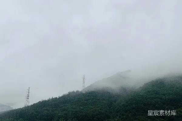 高清摄影 白天绿山映白天空