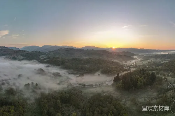高清摄影 山间山谷的太阳正在落下