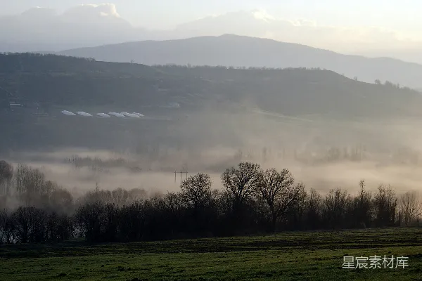 高清摄影 环绕着雾的风景 vista