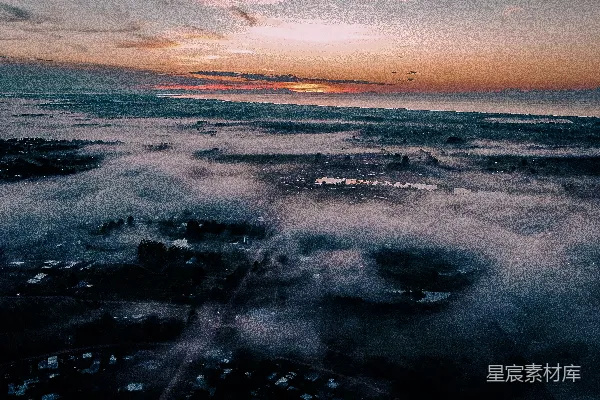 高清摄影 云海中的一座被高楼大厦环绕的城市的俯视图
