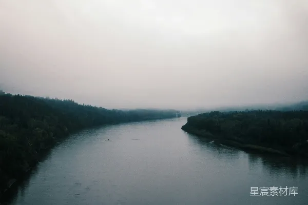 高清摄影 白云下的河流