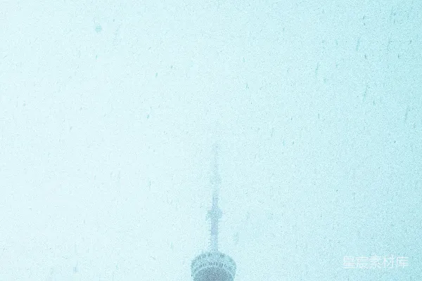 高清摄影 雾天云中的收音机塔