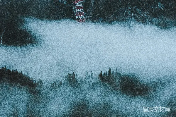 高清摄影 雾中的一座山峰