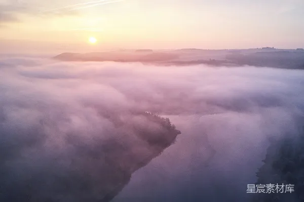 高清摄影 夕阳下的云和山峦