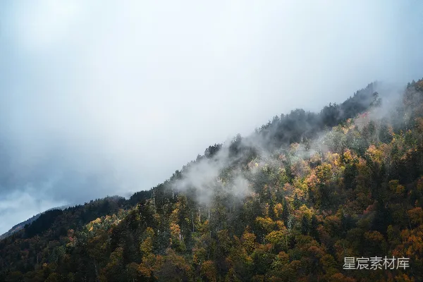 高清摄影 云雾缭绕的山峦