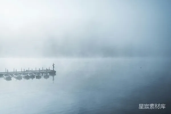 高清摄影 带雾的水域