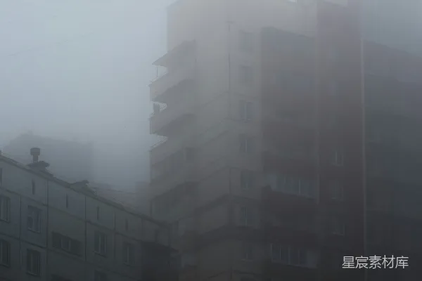 高清摄影 一组被雾笼罩的建筑物