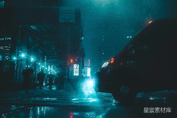 高清摄影 夜间车辆经过湿滑的路面