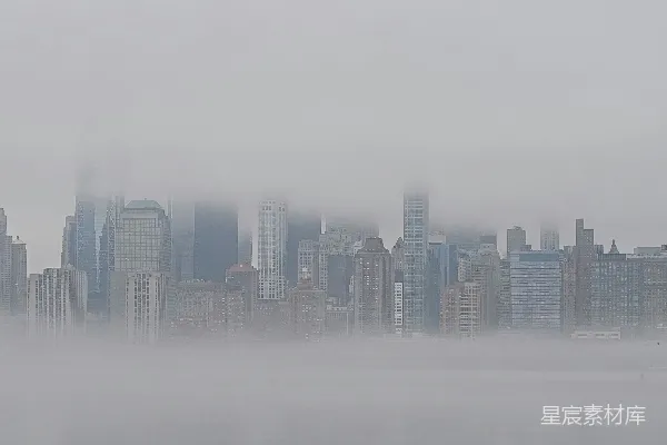 高清摄影 背景中有一座座摩天大楼的模糊城市景象