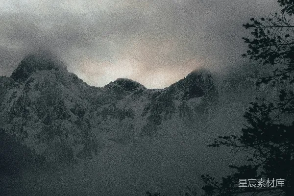 高清摄影 白天覆雪的山峰