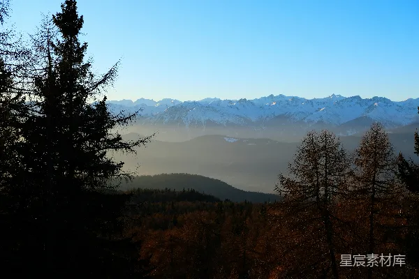 高清摄影 前景中的一片山峦景色