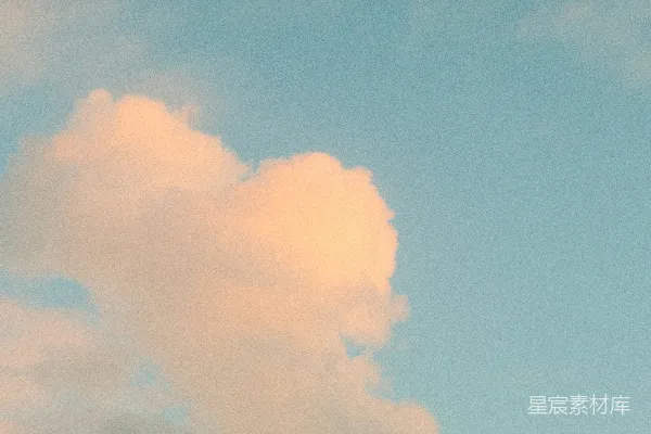 高清摄影 一架飞机在云层间穿越蔚蓝的天空