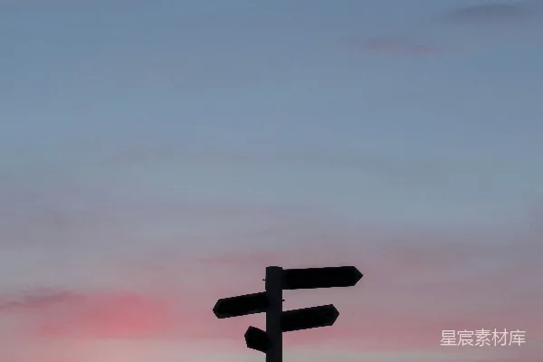 高清摄影 黄昏时分路标轮廓的剪影
