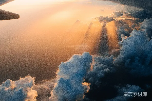 高清摄影 黄昏时分空中的一架飞机