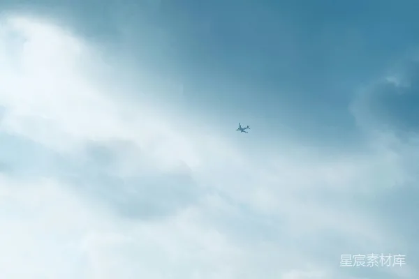 高清摄影 白天天空中的飞机